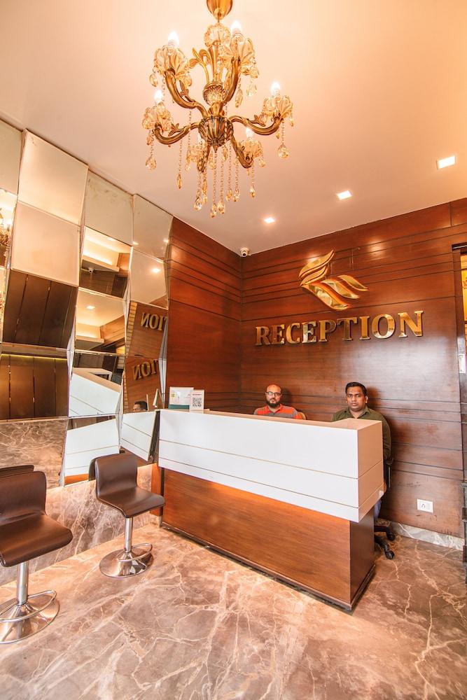 La Hotel Metro Near Bkc Bombay Extérieur photo